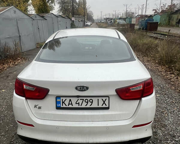 Белый Киа K5, объемом двигателя 2 л и пробегом 295 тыс. км за 7900 $, фото 4 на Automoto.ua
