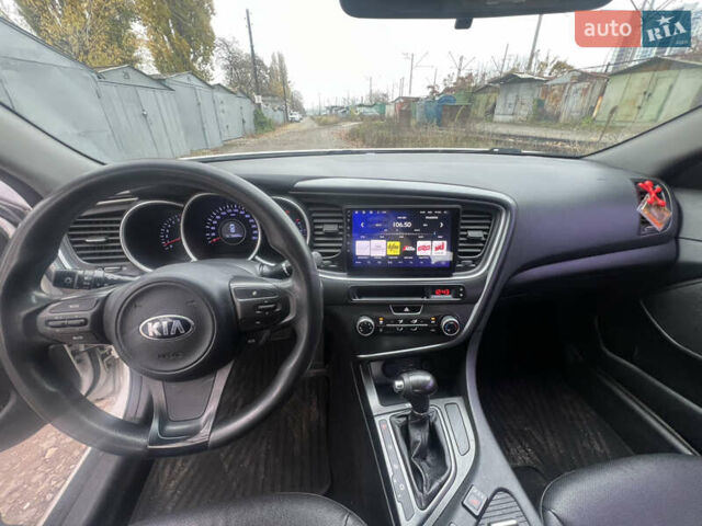Белый Киа K5, объемом двигателя 2 л и пробегом 295 тыс. км за 7900 $, фото 8 на Automoto.ua