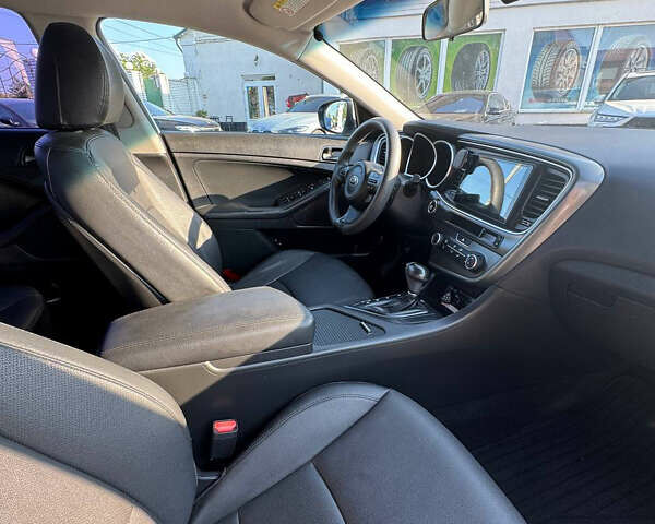 Белый Киа K5, объемом двигателя 2 л и пробегом 250 тыс. км за 10600 $, фото 5 на Automoto.ua