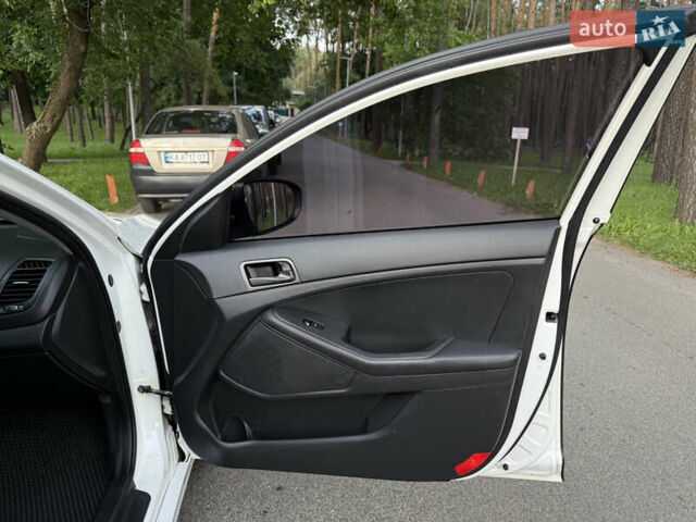 Белый Киа K5, объемом двигателя 2 л и пробегом 372 тыс. км за 8500 $, фото 25 на Automoto.ua