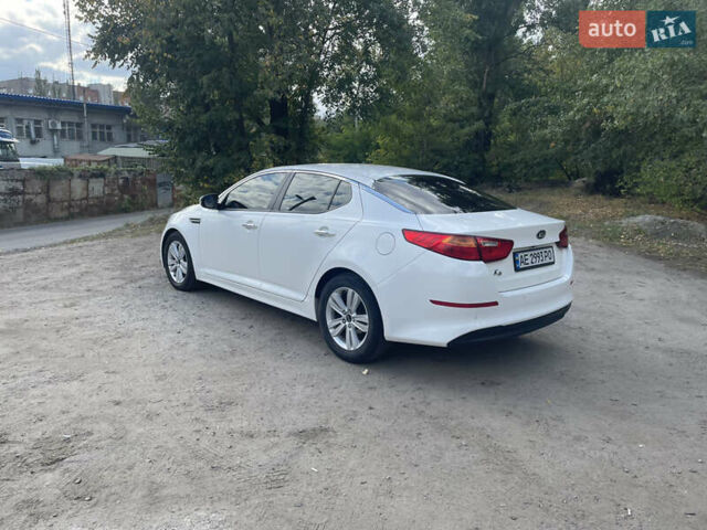 Белый Киа K5, объемом двигателя 2 л и пробегом 296 тыс. км за 12000 $, фото 6 на Automoto.ua