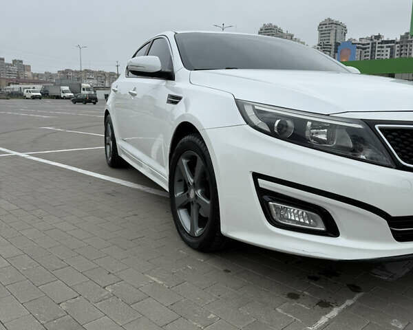 Белый Киа K5, объемом двигателя 2 л и пробегом 238 тыс. км за 11500 $, фото 3 на Automoto.ua