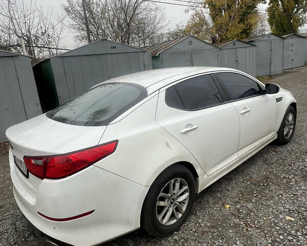 Белый Киа K5, объемом двигателя 2 л и пробегом 295 тыс. км за 7900 $, фото 3 на Automoto.ua