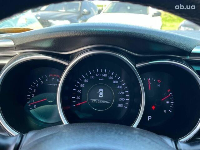 Белый Киа K5, объемом двигателя 2 л и пробегом 246 тыс. км за 10240 $, фото 19 на Automoto.ua