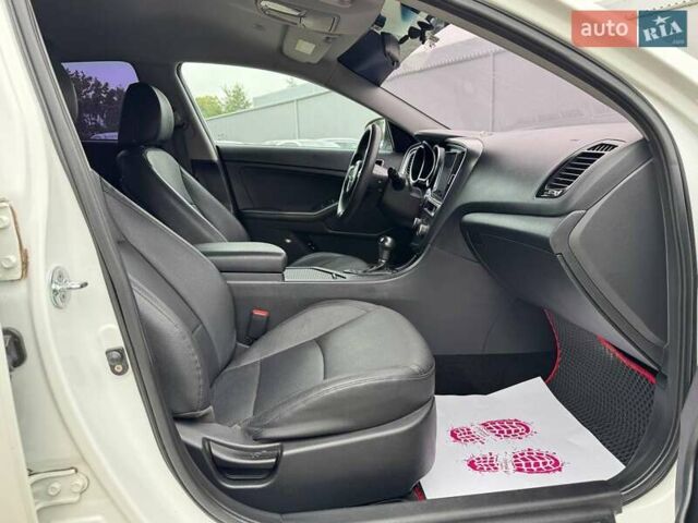 Белый Киа K5, объемом двигателя 2 л и пробегом 219 тыс. км за 11500 $, фото 16 на Automoto.ua