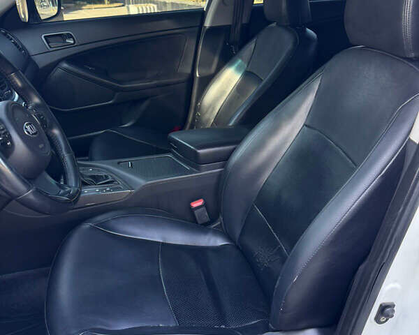 Белый Киа K5, объемом двигателя 2 л и пробегом 247 тыс. км за 8200 $, фото 9 на Automoto.ua
