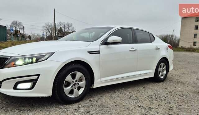 Белый Киа K5, объемом двигателя 2 л и пробегом 229 тыс. км за 9500 $, фото 1 на Automoto.ua