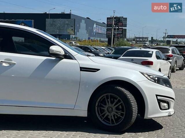 Белый Киа K5, объемом двигателя 2 л и пробегом 246 тыс. км за 10240 $, фото 4 на Automoto.ua
