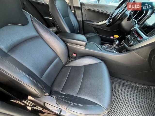 Белый Киа K5, объемом двигателя 2 л и пробегом 246 тыс. км за 10240 $, фото 43 на Automoto.ua