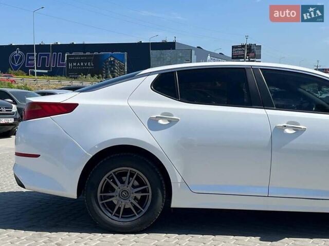 Белый Киа K5, объемом двигателя 2 л и пробегом 246 тыс. км за 10240 $, фото 6 на Automoto.ua