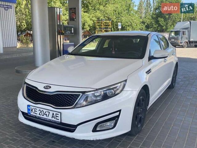 Білий Кіа K5, об'ємом двигуна 2 л та пробігом 290 тис. км за 8800 $, фото 2 на Automoto.ua