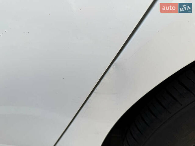 Белый Киа K5, объемом двигателя 2 л и пробегом 376 тыс. км за 8600 $, фото 5 на Automoto.ua