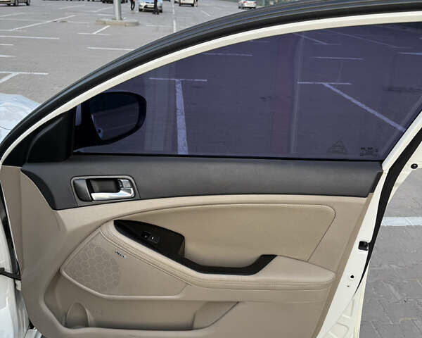 Белый Киа K5, объемом двигателя 2 л и пробегом 376 тыс. км за 8600 $, фото 8 на Automoto.ua