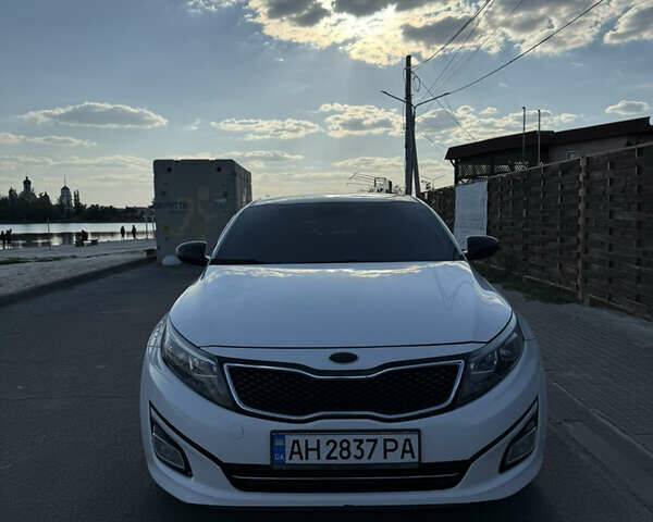 Белый Киа K5, объемом двигателя 2 л и пробегом 150 тыс. км за 10000 $, фото 1 на Automoto.ua