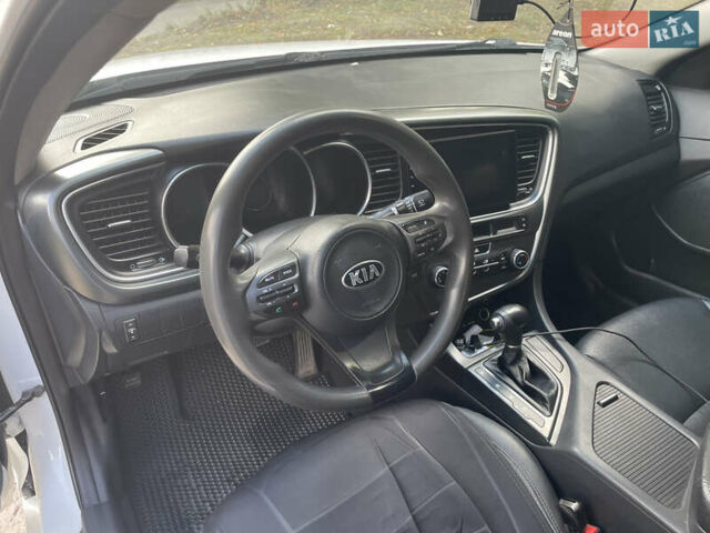 Белый Киа K5, объемом двигателя 2 л и пробегом 296 тыс. км за 12000 $, фото 10 на Automoto.ua