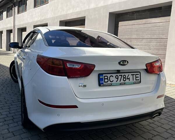 Білий Кіа K5, об'ємом двигуна 2 л та пробігом 260 тис. км за 9800 $, фото 6 на Automoto.ua