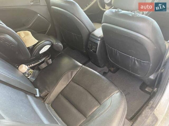 Білий Кіа K5, об'ємом двигуна 2 л та пробігом 290 тис. км за 8800 $, фото 22 на Automoto.ua