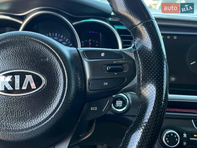 Белый Киа K5, объемом двигателя 2 л и пробегом 246 тыс. км за 10240 $, фото 23 на Automoto.ua