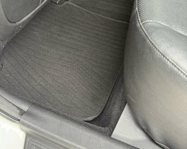 Белый Киа K5, объемом двигателя 2 л и пробегом 238 тыс. км за 11500 $, фото 10 на Automoto.ua