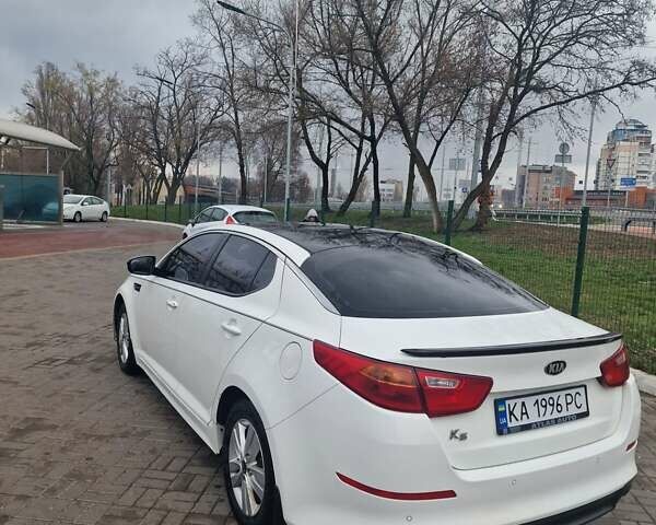 Белый Киа K5, объемом двигателя 2 л и пробегом 295 тыс. км за 8500 $, фото 3 на Automoto.ua