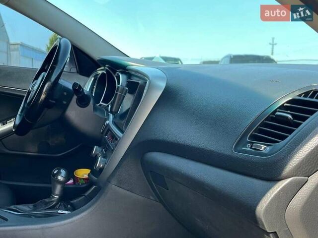 Белый Киа K5, объемом двигателя 2 л и пробегом 246 тыс. км за 10240 $, фото 44 на Automoto.ua