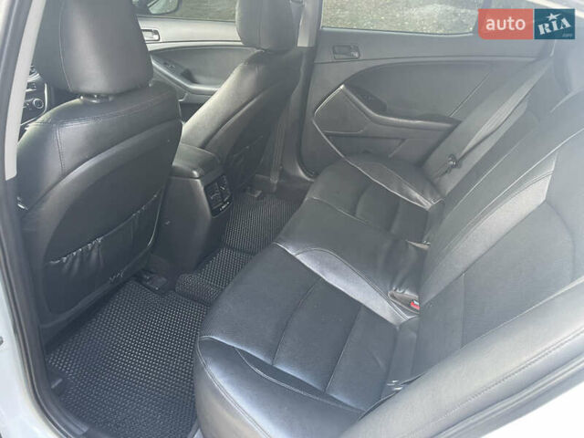 Белый Киа K5, объемом двигателя 2 л и пробегом 296 тыс. км за 12000 $, фото 14 на Automoto.ua