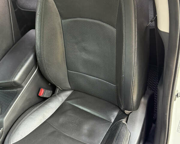 Белый Киа K5, объемом двигателя 2 л и пробегом 372 тыс. км за 8500 $, фото 16 на Automoto.ua
