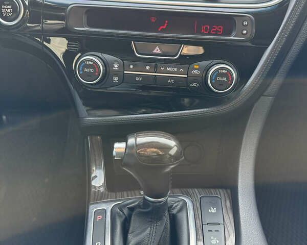 Белый Киа K5, объемом двигателя 2 л и пробегом 199 тыс. км за 12700 $, фото 37 на Automoto.ua