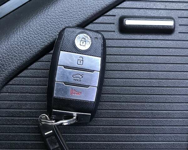 Белый Киа K5, объемом двигателя 2 л и пробегом 226 тыс. км за 10300 $, фото 27 на Automoto.ua