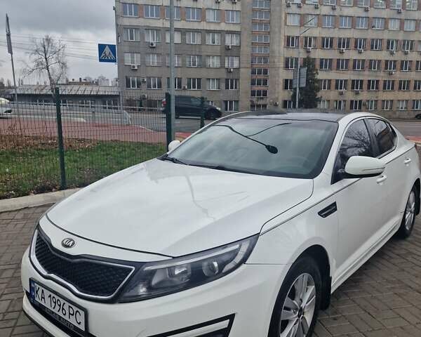 Белый Киа K5, объемом двигателя 2 л и пробегом 295 тыс. км за 8500 $, фото 1 на Automoto.ua