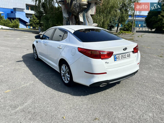 Білий Кіа K5, об'ємом двигуна 2 л та пробігом 395 тис. км за 10000 $, фото 4 на Automoto.ua