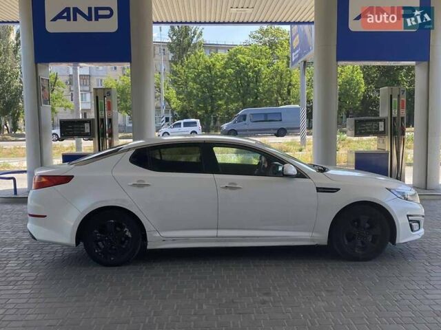 Білий Кіа K5, об'ємом двигуна 2 л та пробігом 290 тис. км за 8800 $, фото 7 на Automoto.ua