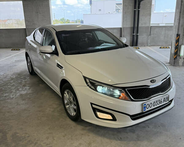 Белый Киа K5, объемом двигателя 2 л и пробегом 200 тыс. км за 10500 $, фото 1 на Automoto.ua