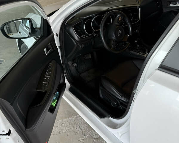 Белый Киа K5, объемом двигателя 2 л и пробегом 200 тыс. км за 10500 $, фото 9 на Automoto.ua