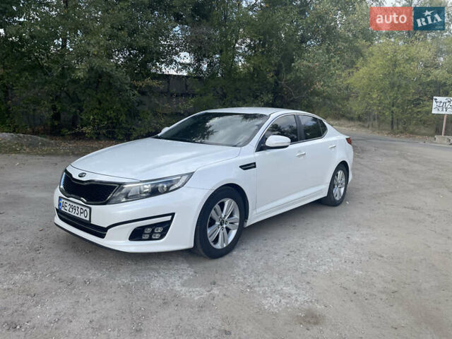 Белый Киа K5, объемом двигателя 2 л и пробегом 296 тыс. км за 12000 $, фото 1 на Automoto.ua