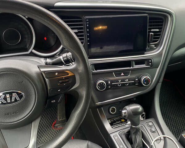 Белый Киа K5, объемом двигателя 2 л и пробегом 217 тыс. км за 11000 $, фото 6 на Automoto.ua
