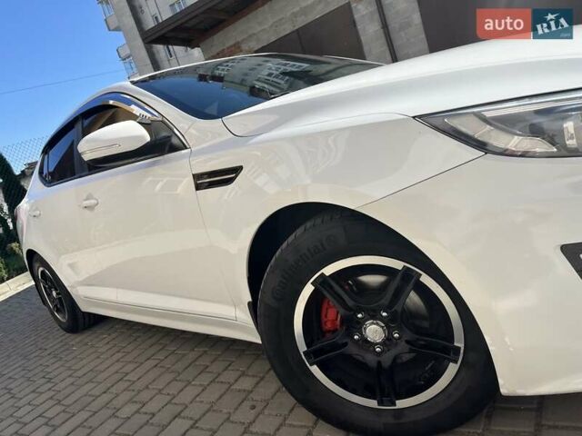 Білий Кіа K5, об'ємом двигуна 2 л та пробігом 260 тис. км за 9800 $, фото 1 на Automoto.ua