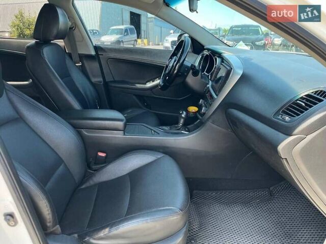 Белый Киа K5, объемом двигателя 2 л и пробегом 246 тыс. км за 10240 $, фото 38 на Automoto.ua