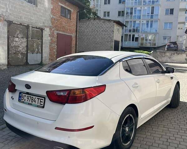 Белый Киа K5, объемом двигателя 2 л и пробегом 260 тыс. км за 10500 $, фото 3 на Automoto.ua