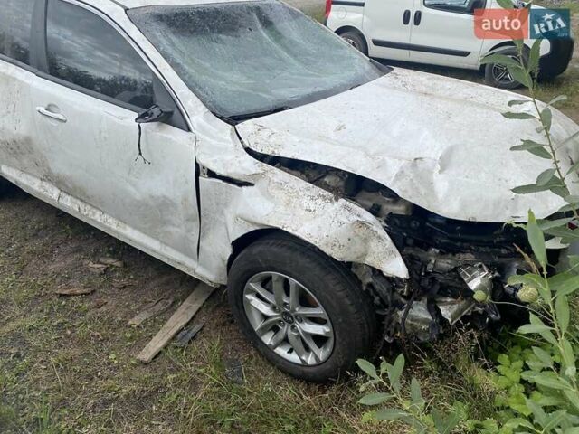 Білий Кіа K5, об'ємом двигуна 2 л та пробігом 220 тис. км за 4900 $, фото 2 на Automoto.ua