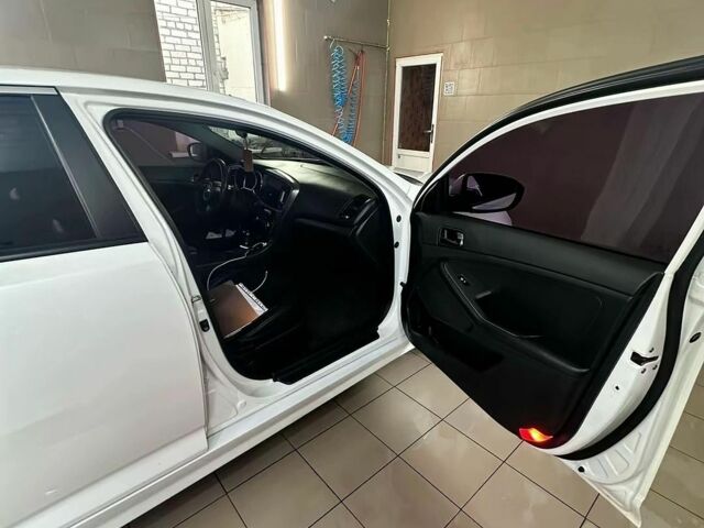 Білий Кіа K5, об'ємом двигуна 2 л та пробігом 244 тис. км за 9000 $, фото 15 на Automoto.ua