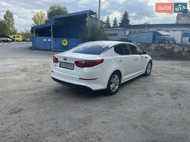 Белый Киа K5, объемом двигателя 2 л и пробегом 296 тыс. км за 12000 $, фото 4 на Automoto.ua
