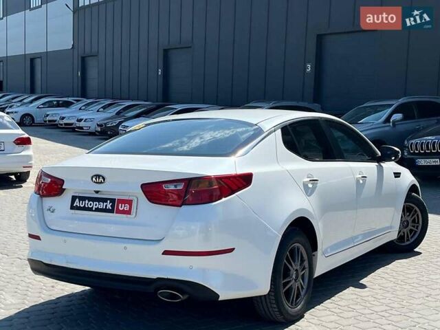 Белый Киа K5, объемом двигателя 2 л и пробегом 246 тыс. км за 10240 $, фото 7 на Automoto.ua