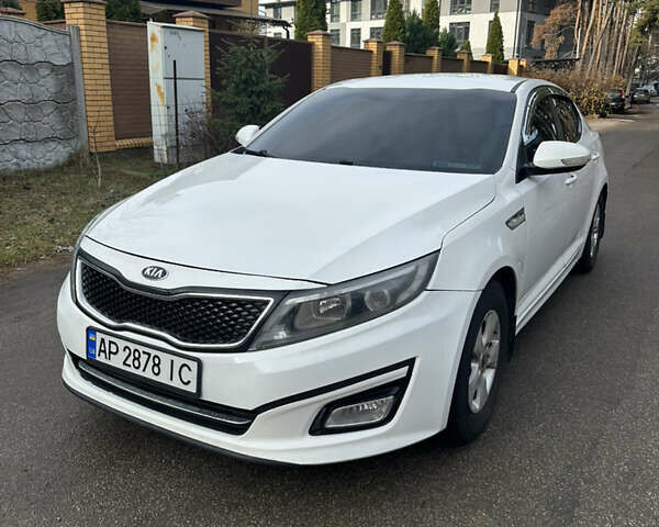 Белый Киа K5, объемом двигателя 2 л и пробегом 247 тыс. км за 7699 $, фото 1 на Automoto.ua