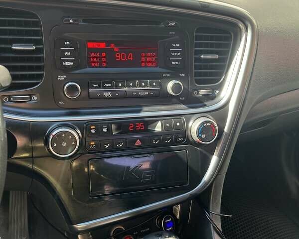 Белый Киа K5, объемом двигателя 2 л и пробегом 260 тыс. км за 10500 $, фото 11 на Automoto.ua