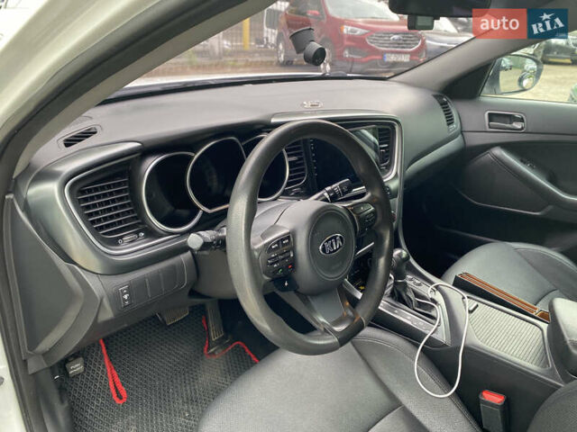 Белый Киа K5, объемом двигателя 2 л и пробегом 217 тыс. км за 11000 $, фото 5 на Automoto.ua