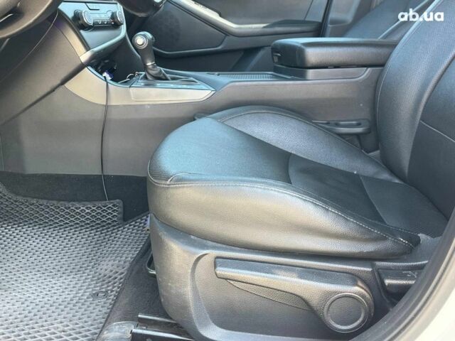 Белый Киа K5, объемом двигателя 2 л и пробегом 246 тыс. км за 10240 $, фото 15 на Automoto.ua