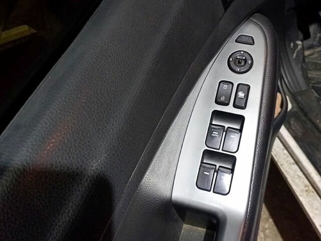 Белый Киа K5, объемом двигателя 20 л и пробегом 230 тыс. км за 9100 $, фото 9 на Automoto.ua