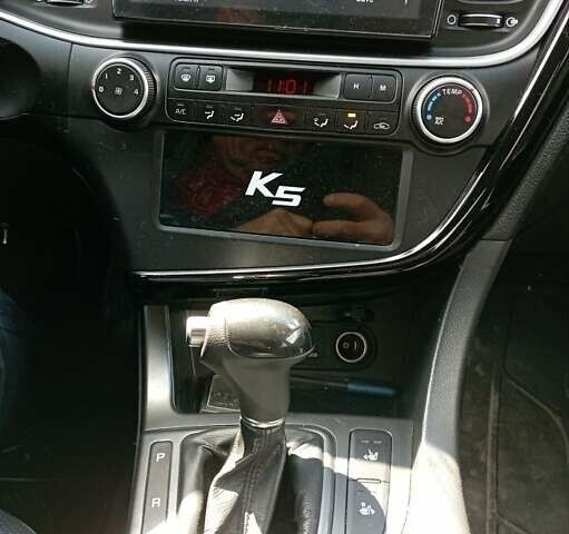 Белый Киа K5, объемом двигателя 2 л и пробегом 237 тыс. км за 7500 $, фото 4 на Automoto.ua