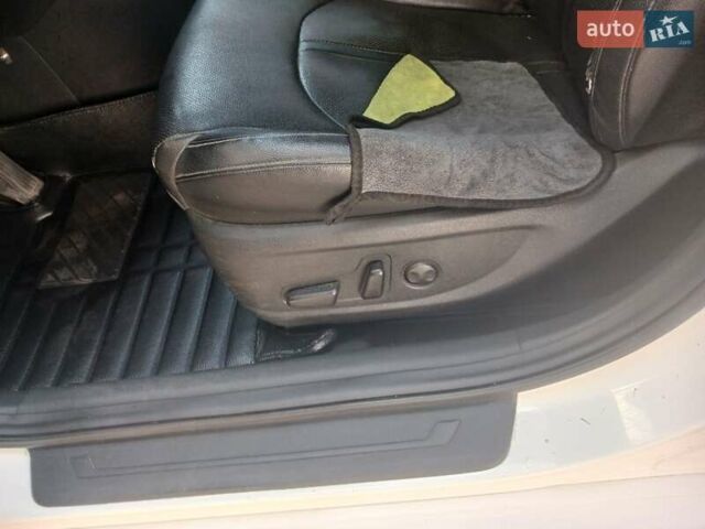 Білий Кіа K5, об'ємом двигуна 2 л та пробігом 185 тис. км за 11300 $, фото 3 на Automoto.ua